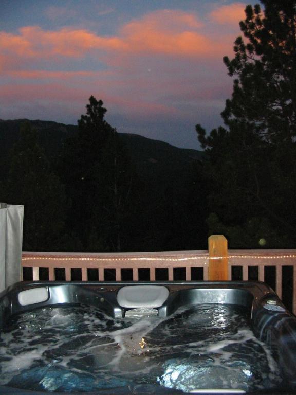 Dreamy Divide Cabin with Deck and Forest View en Midland, Estados Unidos opiniones, precios