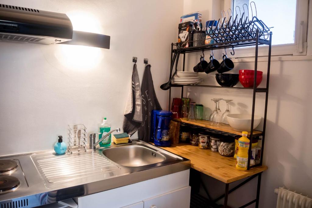 Travel Homes - The EastSide, Parking and downtown photo