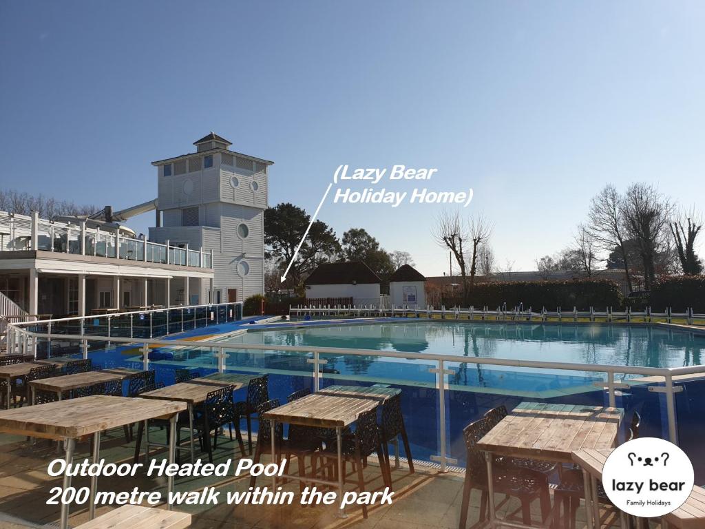 Lazy Bear, 25 Arne View — Hotel in Poole