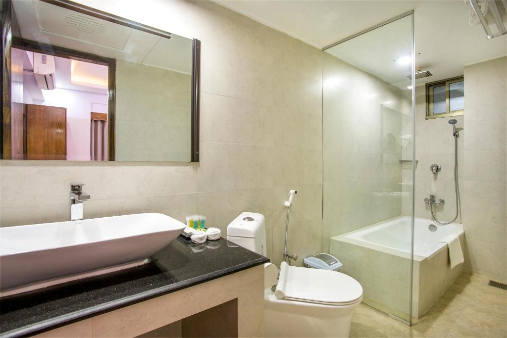 White Palace Hotel photo
