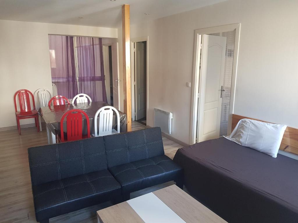 13 Rue de la Fontaine F11 - 2