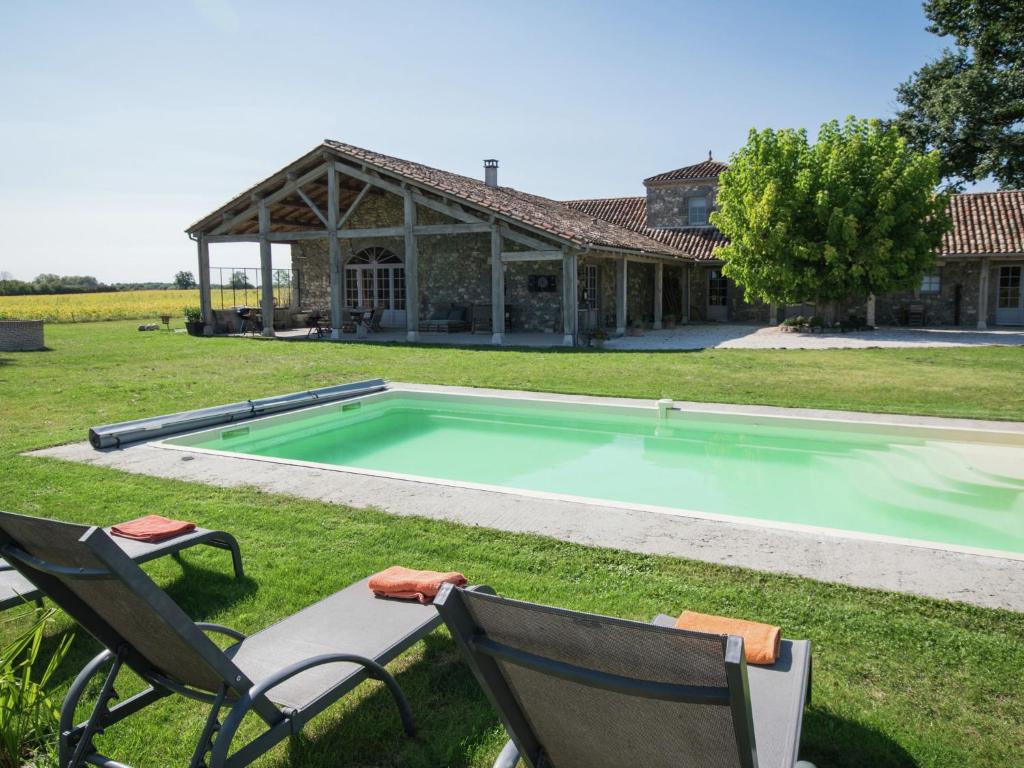 Mansion in Fargues with Pool and Garden, Fargues-sur-Ourbise