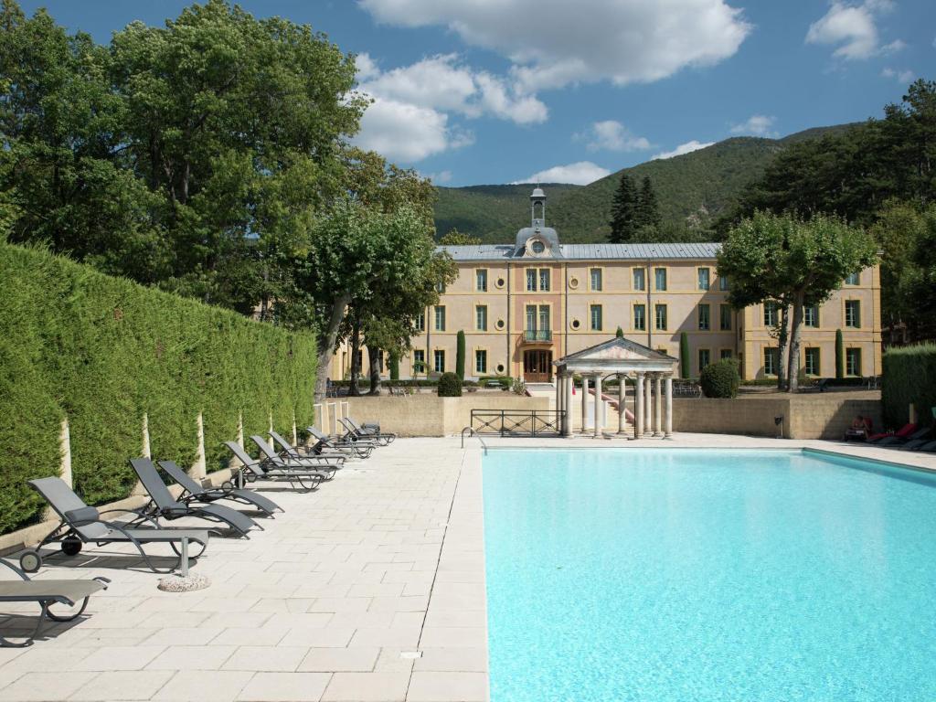 Historical castle in Montbrun les Bains with pool