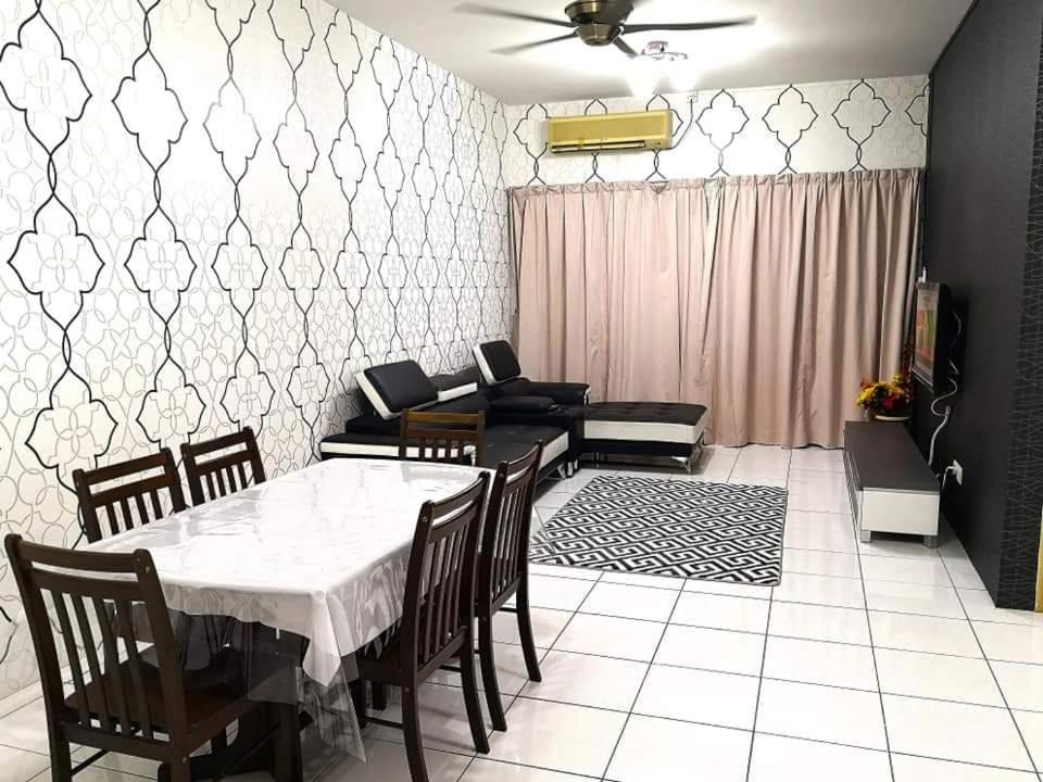 Izzanial Homestay photo