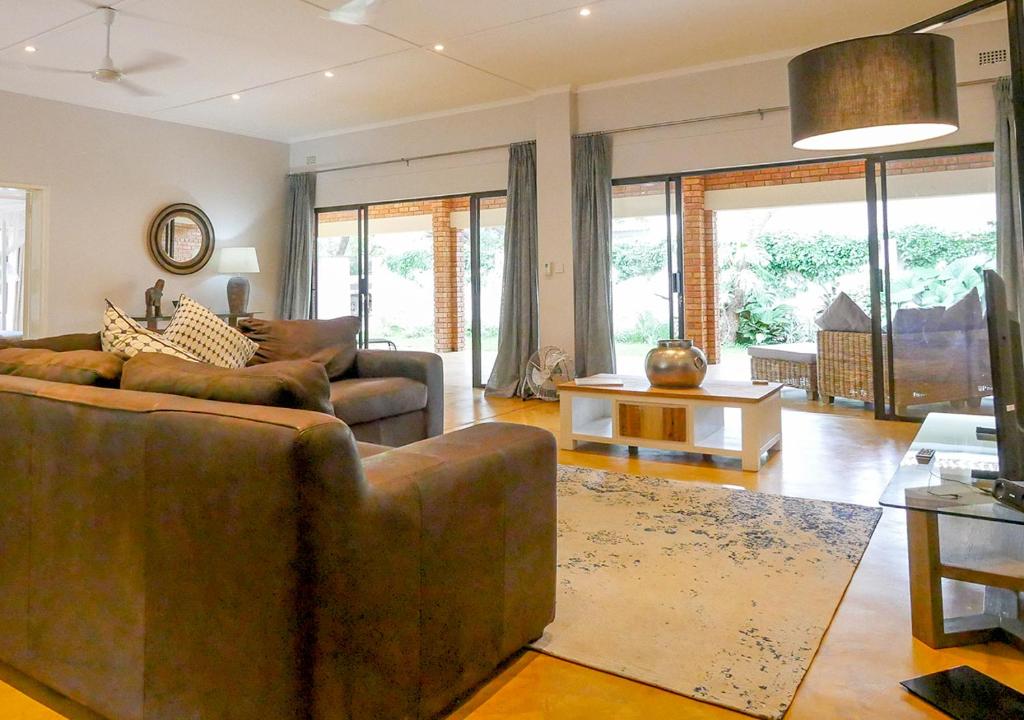 Victoria Falls Holiday Home photo