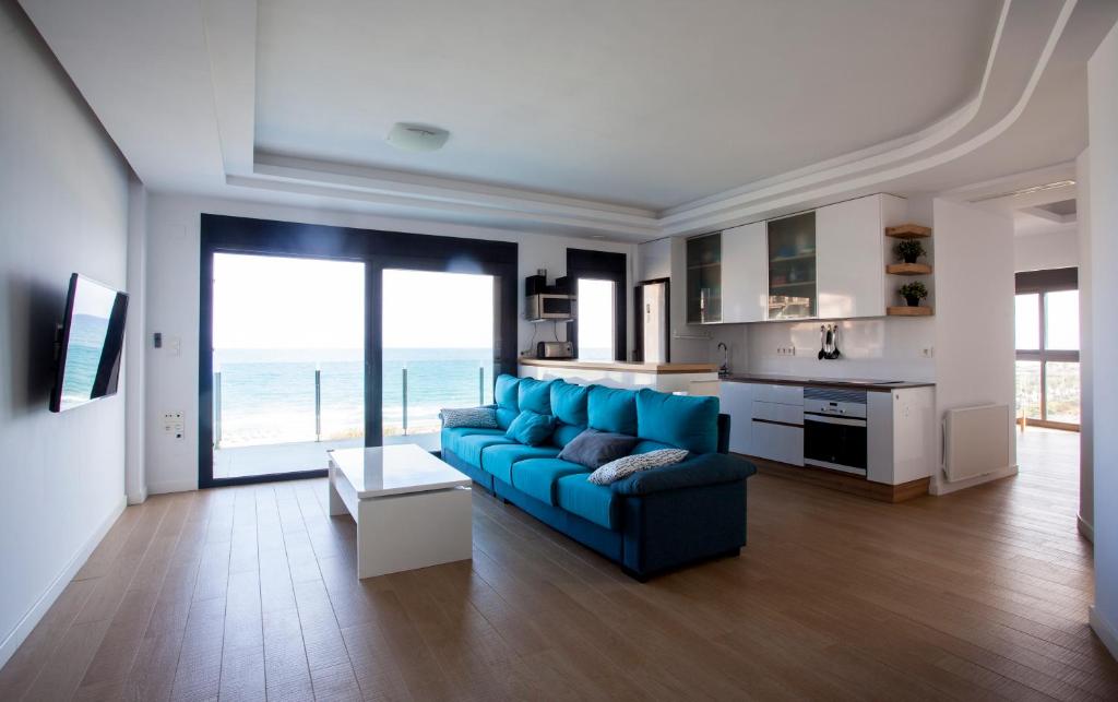 Great Views First Line Teleworkers and Families Unforgetable Apartment - 2