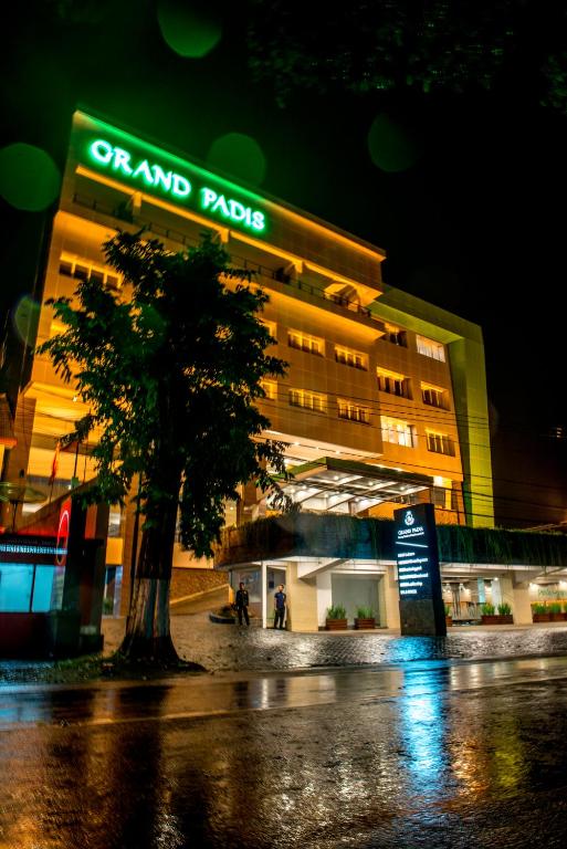 Grand Padis Hotel — Hotel in Bondowoso