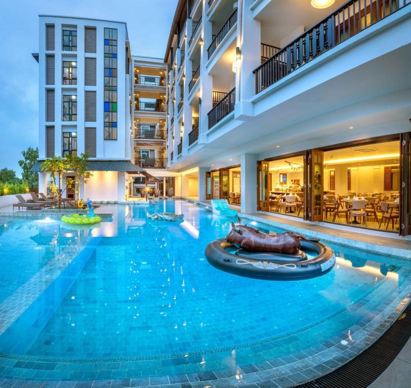 Swimming pool