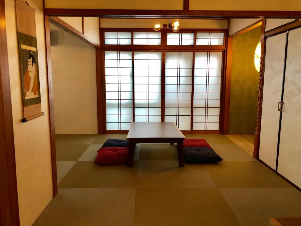 Shared lounge/TV area