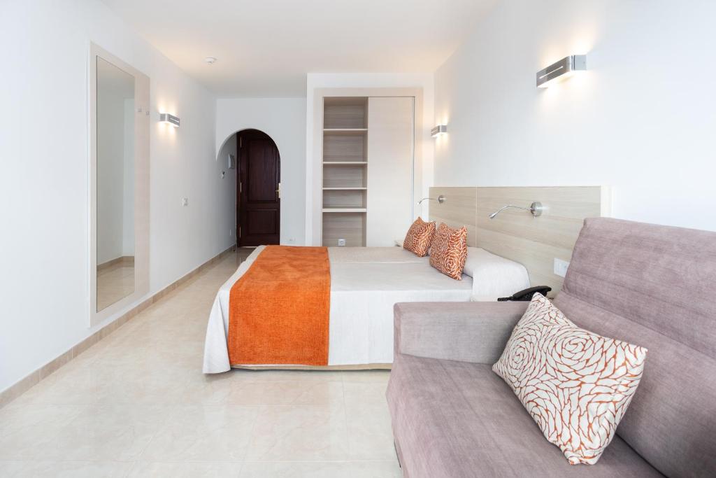 Globales Tamaimo Tropical — Hotel rooms in Puerto de Santiago, Canary Islands