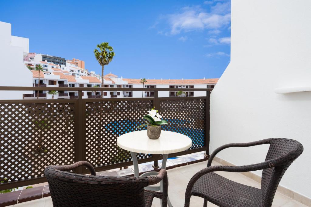 Globales Tamaimo Tropical — Hotel rooms in Puerto de Santiago, Canary Islands