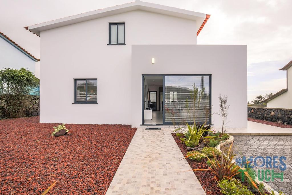 Silver Gate Home, Cinco Ribeiras