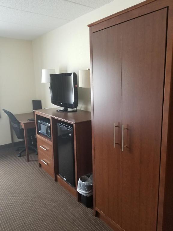 AmericInn by Wyndham Bismarck photo