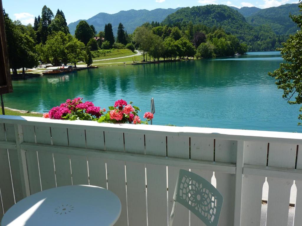 B&amp;B Pletna a Double Lake-View Room — Hotel in Bled