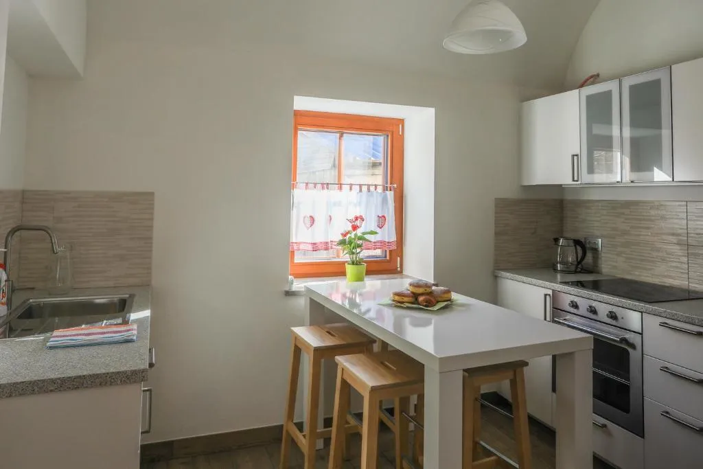 Apartmaji Tina, hotel v destinaci Zgornje Gorje