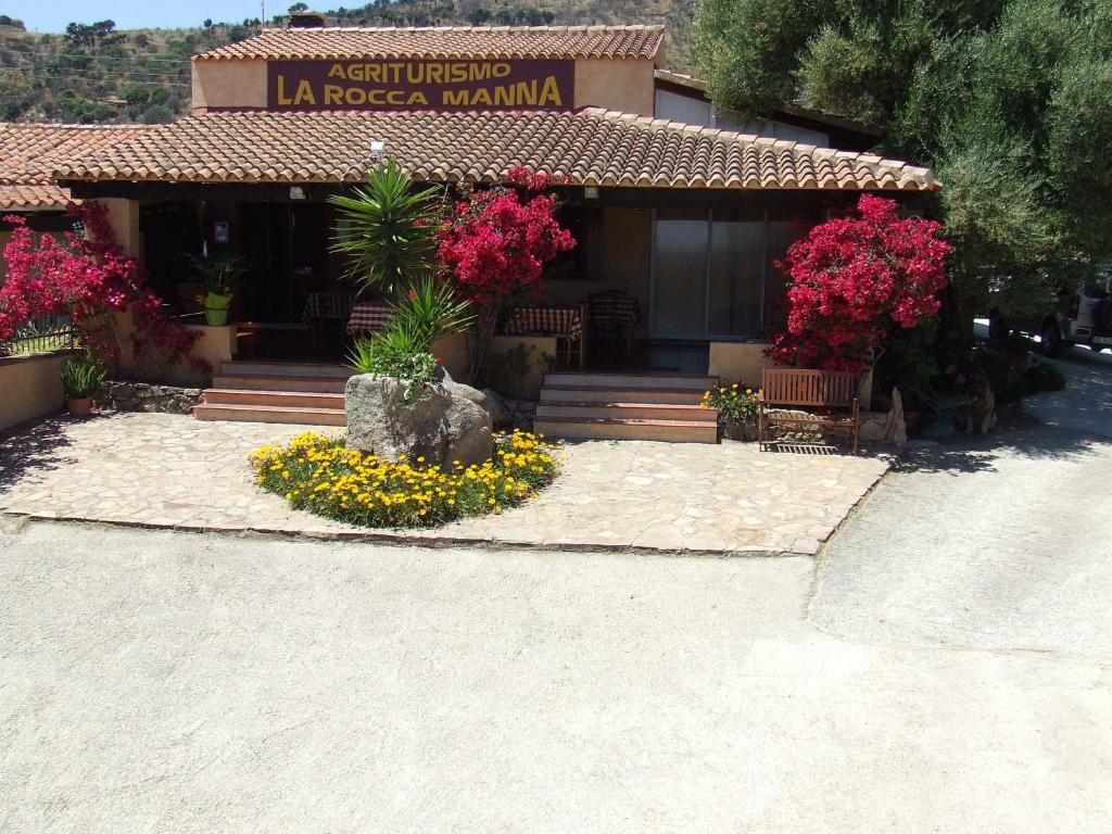Agriturismo La Rocca Manna 전경