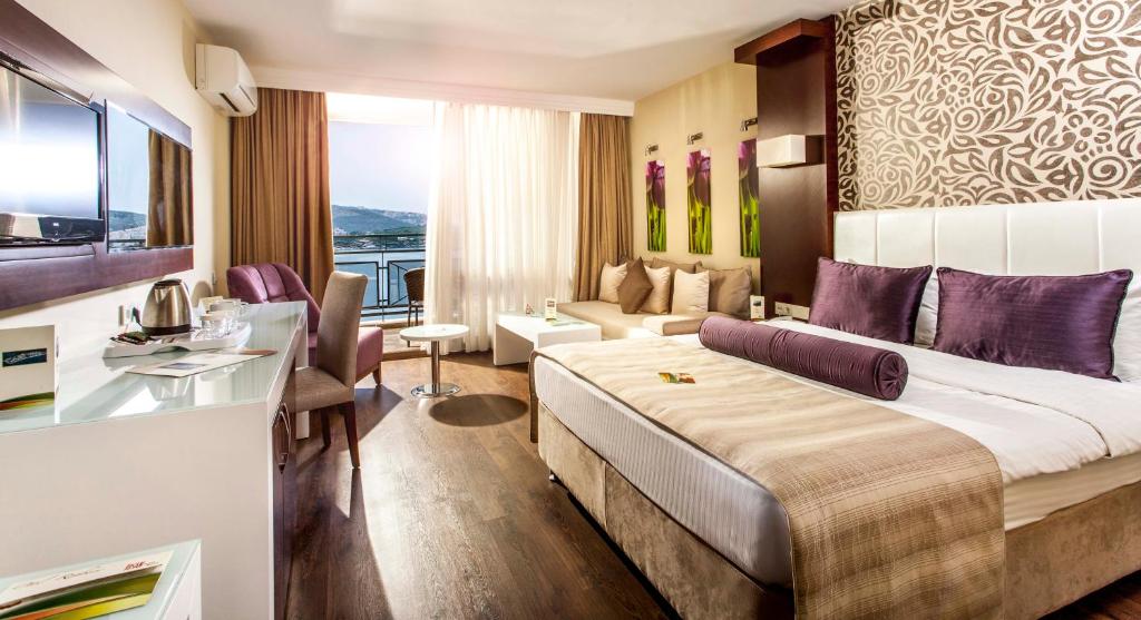 Tusan Beach Resort - All Inclusive — Hotel rooms in Kuşadası, Aydin