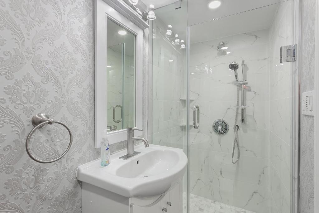 E Residential Luxury Rental photo