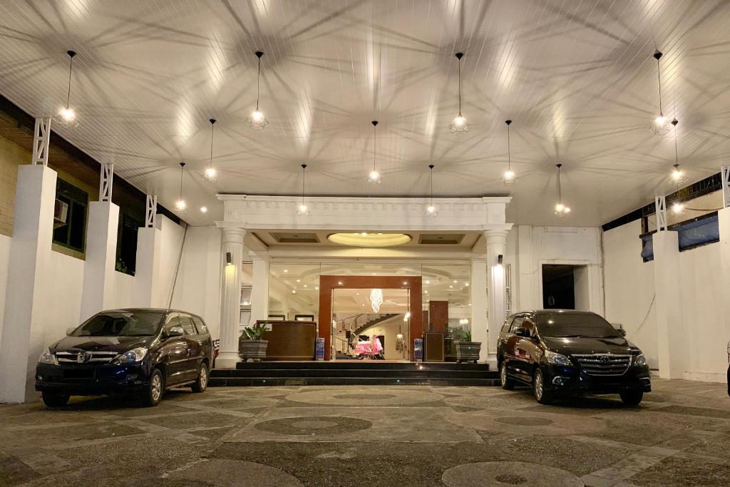 Crown Hotel photo