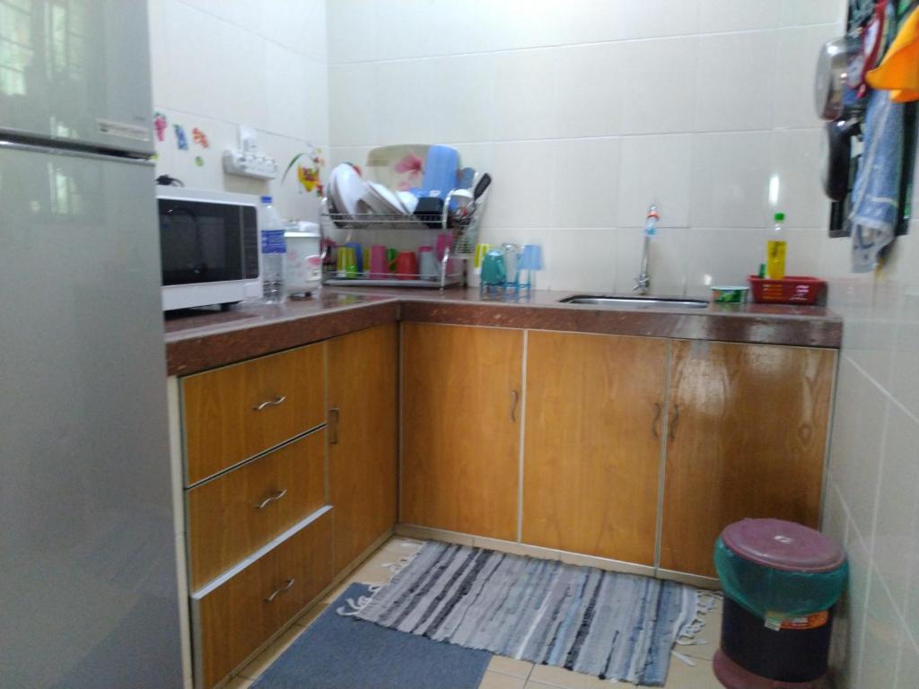 Kitchen, Izzanial Homestay in Sandakan