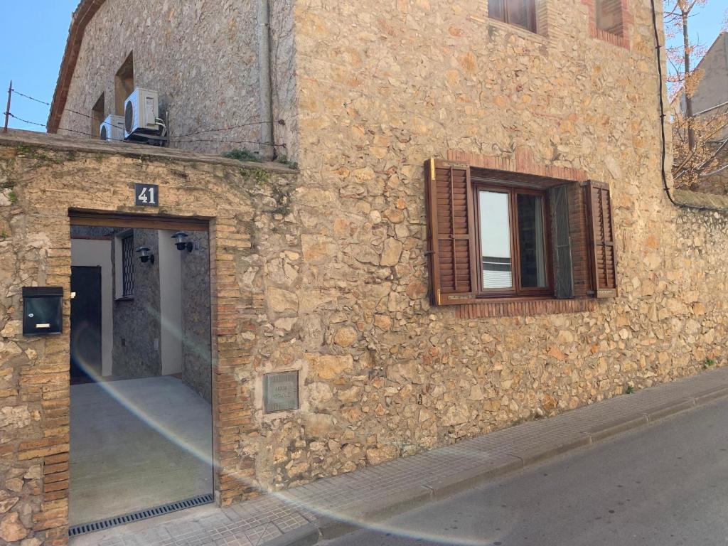 PINTOR MASSANET - Casa de piedra adaptada en LEscala - 2