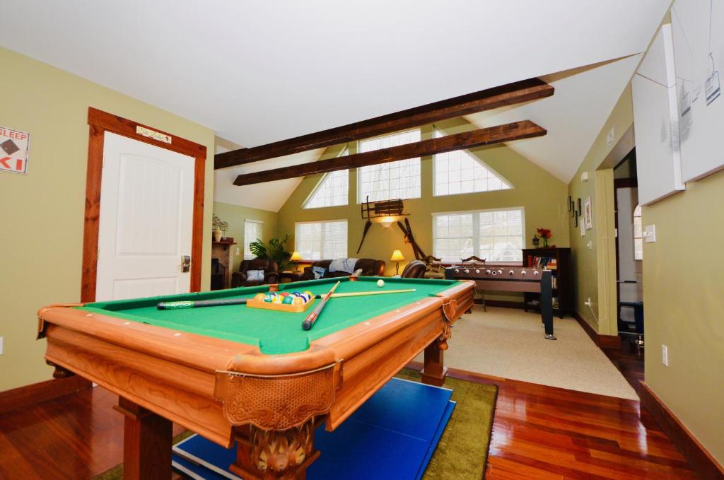 Mt. Maplewood Split Chalet, Pocono Lake