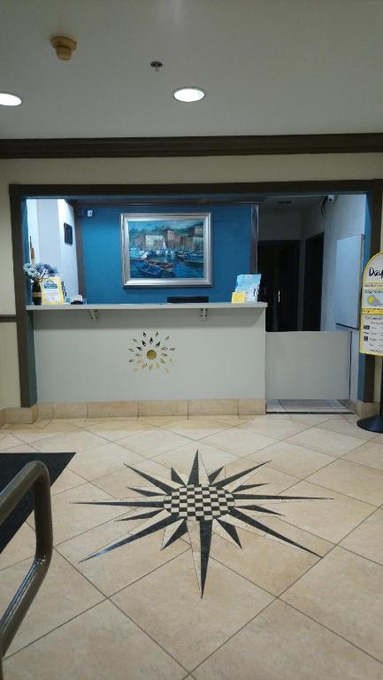 Days Inn & Suites by Wyndham Webster NASA-ClearLake-Houston photo