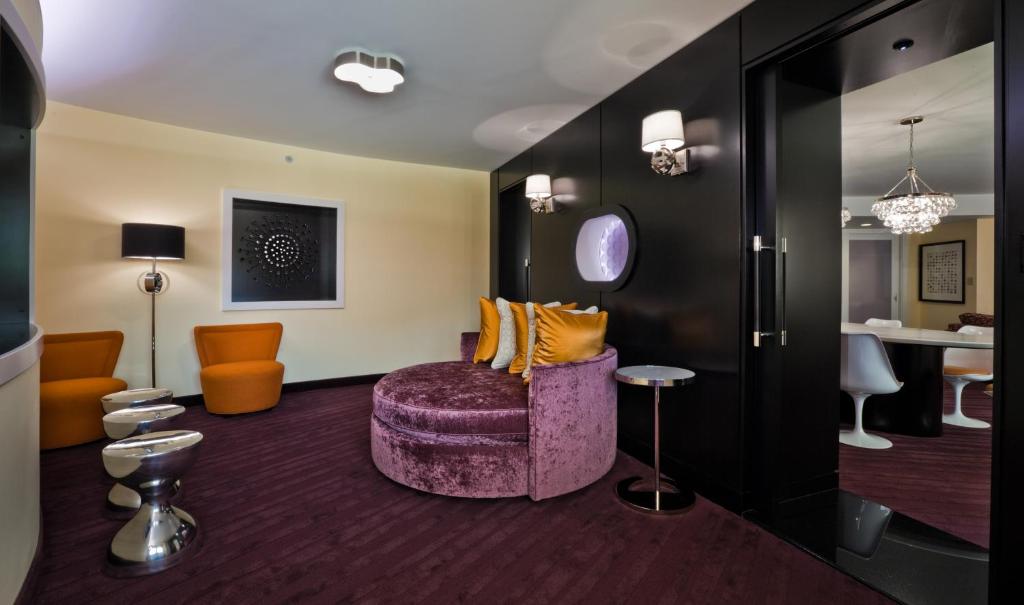 โรงแรมวอชิงตัน พลาซา (Washington Plaza Hotel)