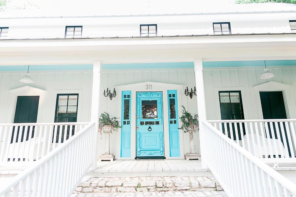 The Frenchie — Hotel in Round Top (NY)