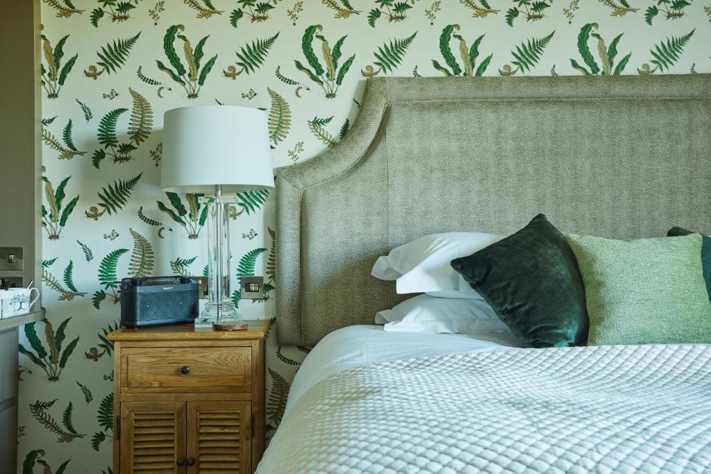 The Duncombe Arms — Hotel in Ellastone