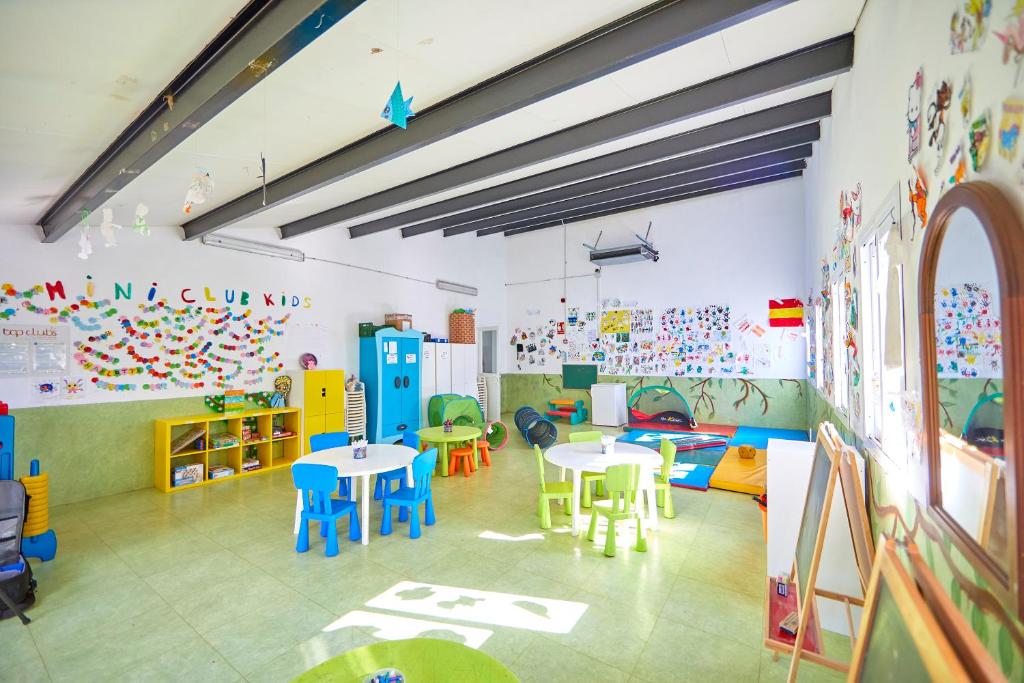 Gavimar Ariel Chico Hotel and Apartments — Cala d´Or, Baleary