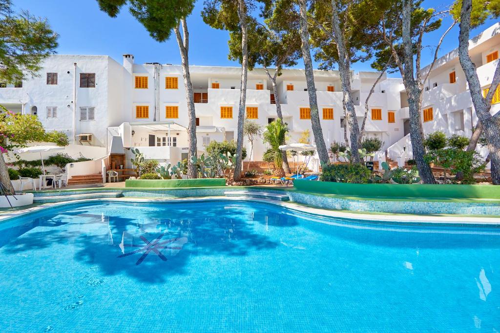 Gavimar Ariel Chico Hotel and Apartments — Basen in Cala d´Or, Baleary