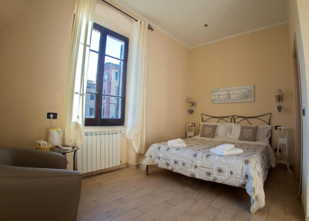 Room with Balcony, Private Bathroom and City View