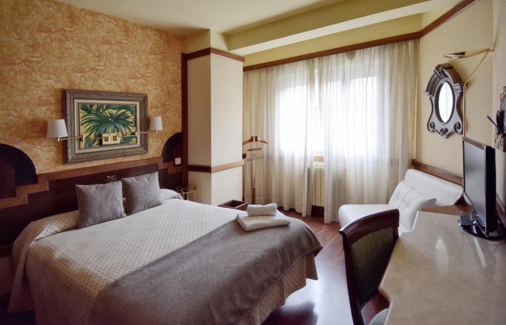 Hotel Maria Luisa - 4