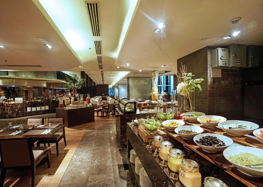 Manila I'M Hotel dining
