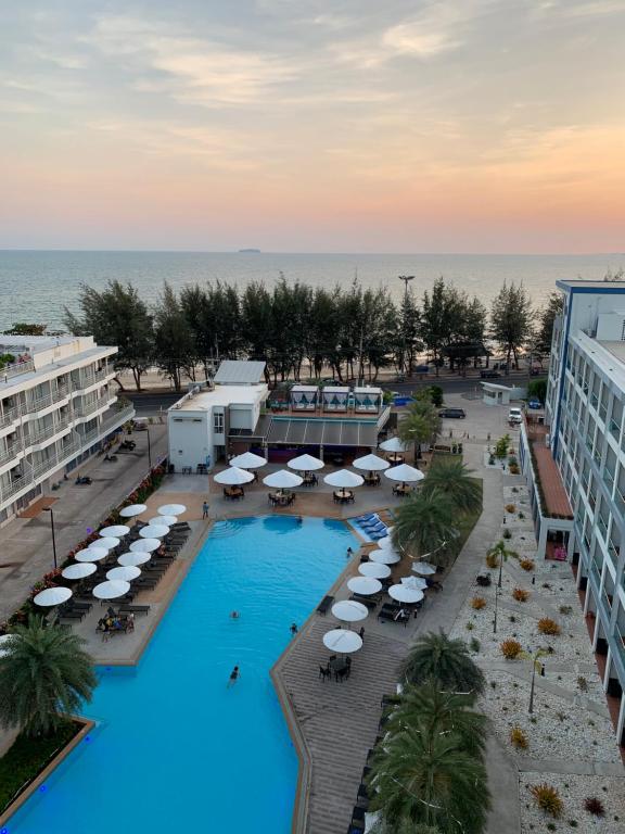 Grandblue Condominium#702 Seaview TopFloor MaePim Rayong photo