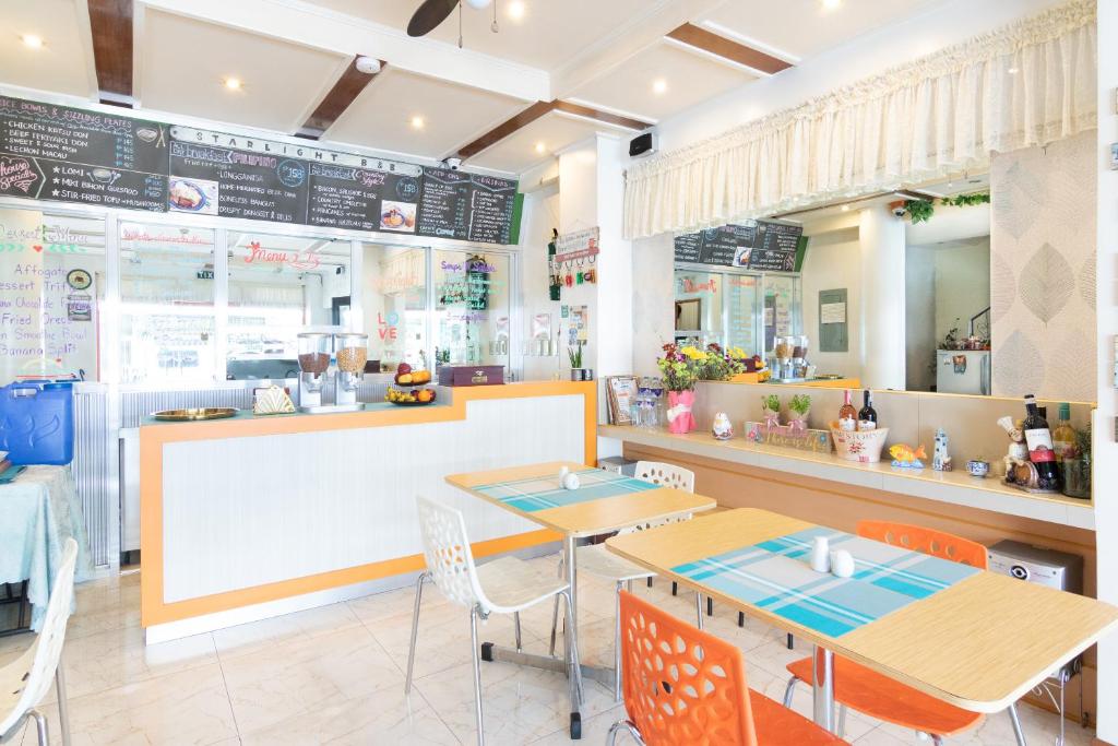 Restaurant, Starlight Bed and Breakfast in Manila