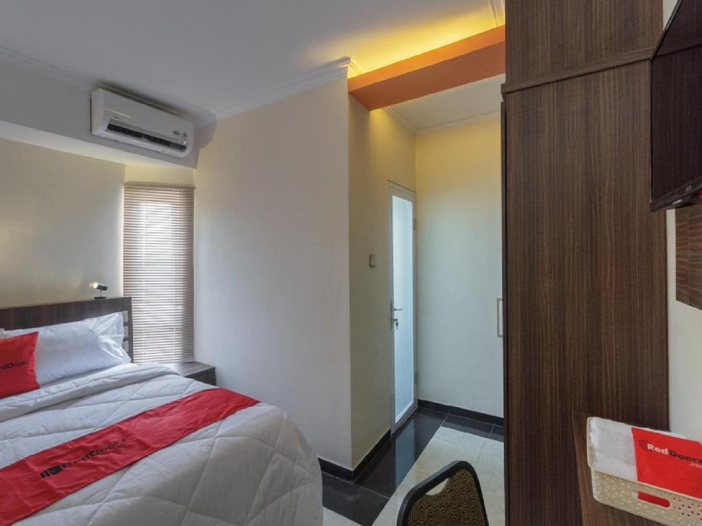 RedDoorz Plus @ Boulevard Panakkukang photo