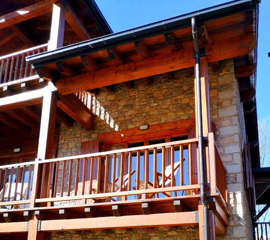 Bonito dúplex con piscina en Sanavastre