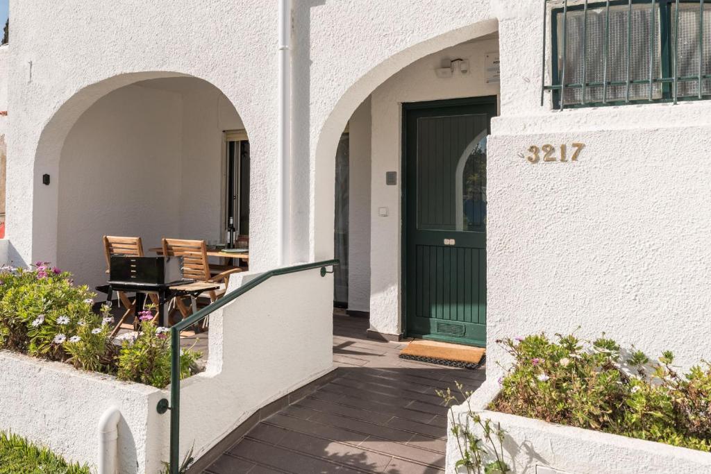 Green Oasis Villa w/Parking by beach by LovelyStay