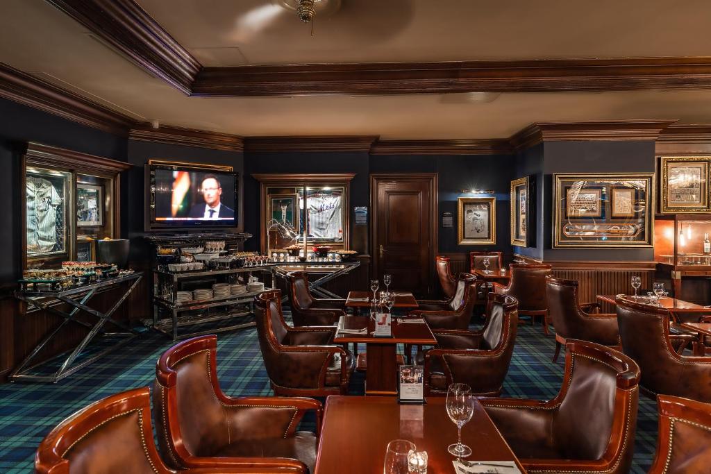 Shared lounge/TV area