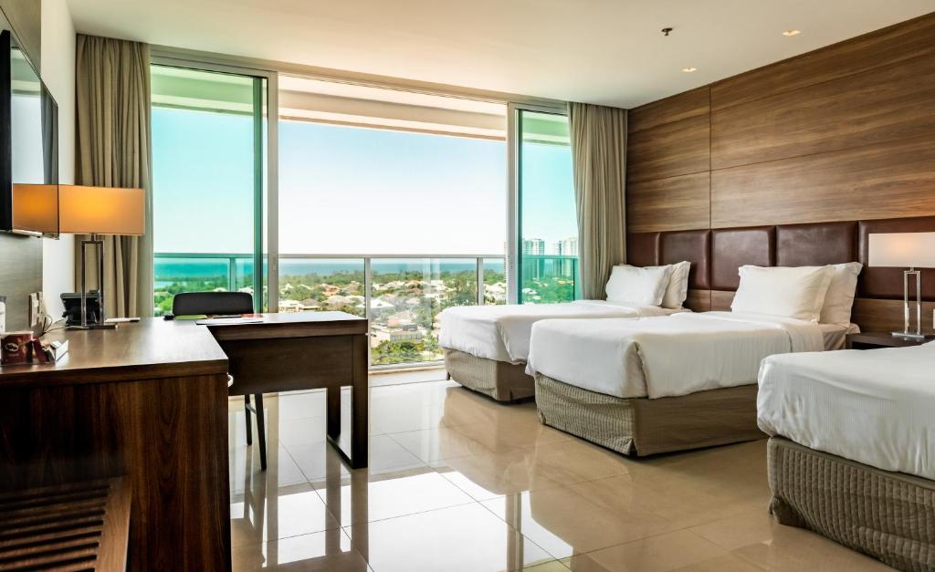 Americas Barra Hotel photo