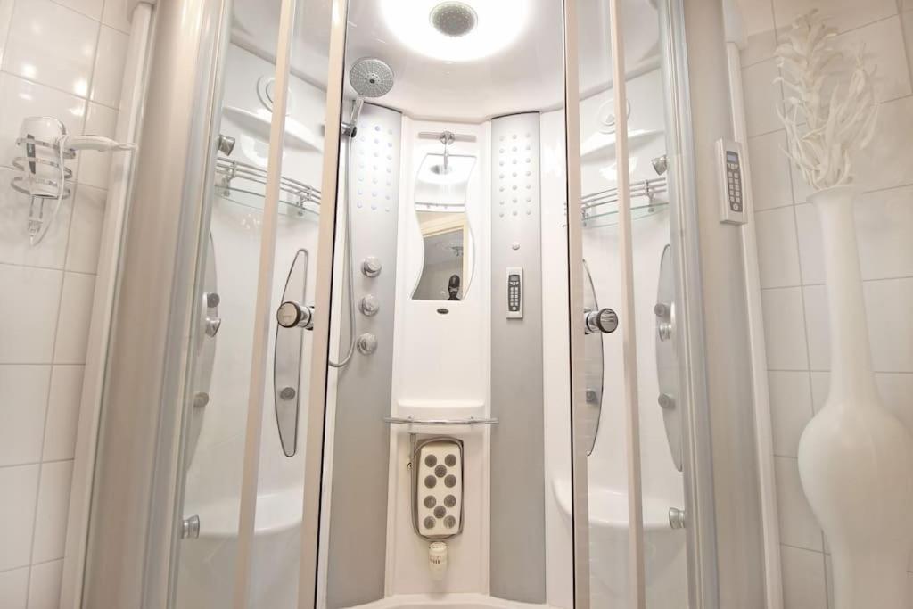 White Luxury Penthouse in City Centre photo