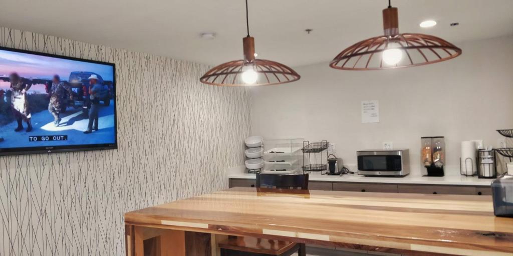 Arya Inn And Suites Photo 3