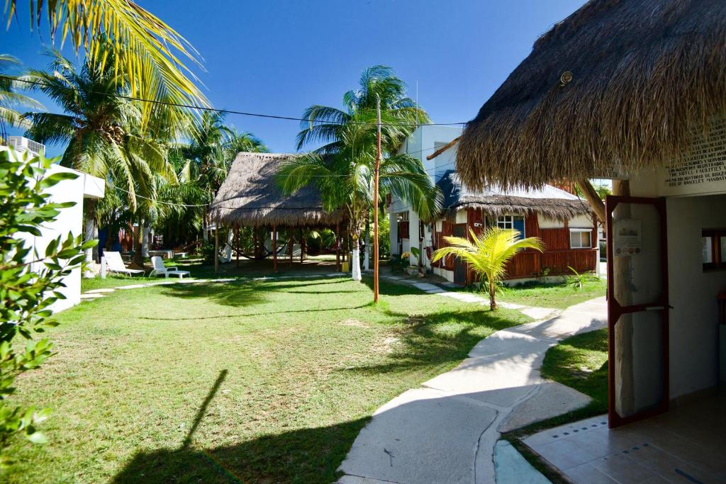 Golden Paradise Hostel — Hotel in Holbox Island
