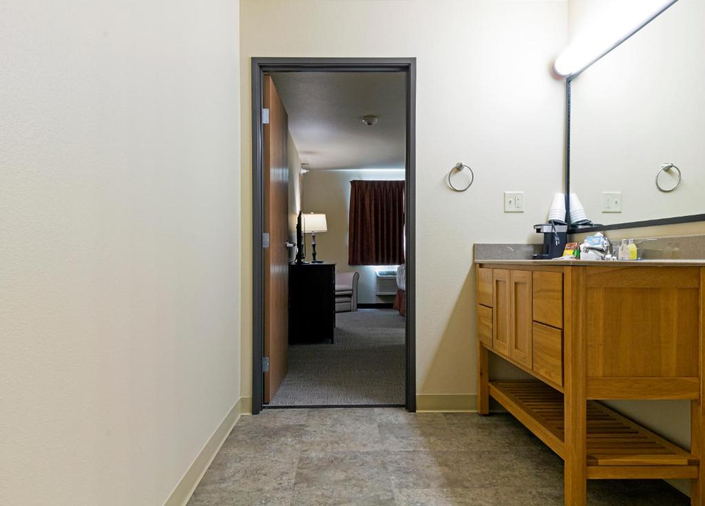 Newcastle Lodge & Convention Center photo