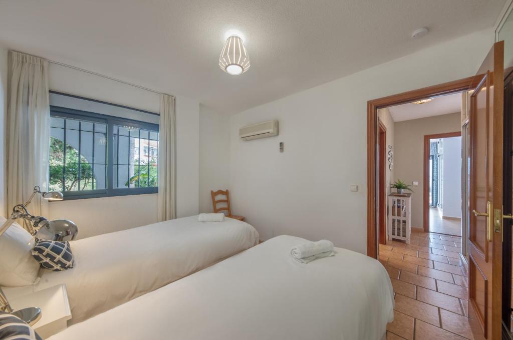 pueblo evita 2 bedroom apartment in benalmadena - room deals, photos