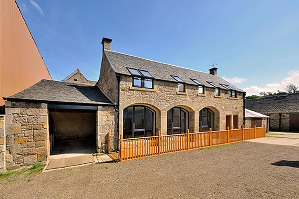 The Arches, Borthwick Mains Farm,, hotel in Gorebridge