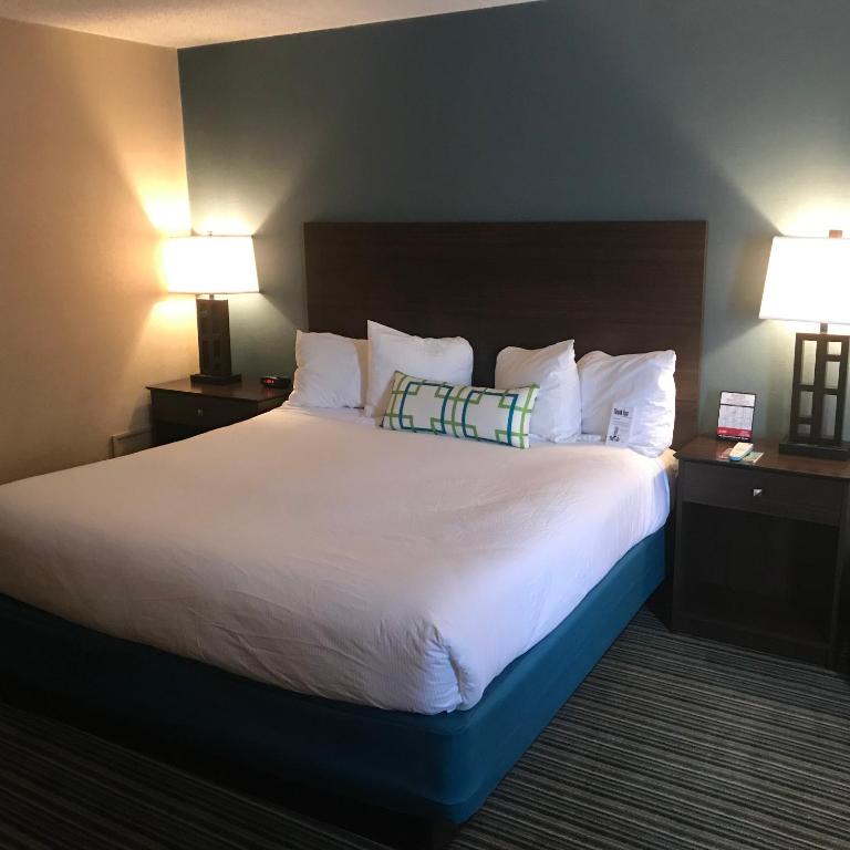 Best Western Woodhaven Inn photo