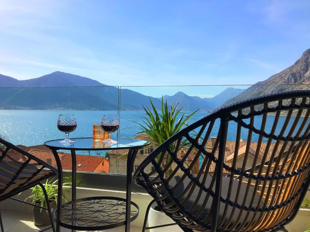 Vacanza, Sea view — Hotel in Kotor